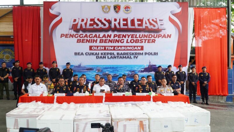 Dirkrimsus polda kepri hadiri kegitan Konferensi pers penyeludupan benih bening Lobster sebayank 237.305 benih bening lobster senilai 23,6 Miliar Rupiah