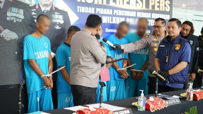 Polda Jateng Tangkap 5 Pelaku Bersajam Pencuri Kayu Yang Lumpuhkan Dua Penjaga Perhutani di Pati