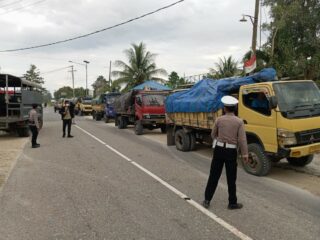 Lakukan Razia Kendaraan, Polres Keerom Polda Papua Sita Puluhan Botol Miras