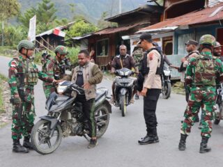 Sinergitas TNI-Polri, Polres Puncak Jaya Polda Papua Gencar Laksanakan Patroli Dialogis Jelang Tahap Pungut Suara Pilkada 2024