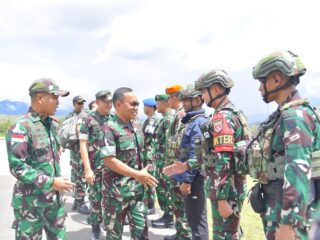 Dandim 1702/Jayawijaya Sambut Kedatangan Kunjungan Kerja Kasdam VI/Mulawarman Beserta Rombongan