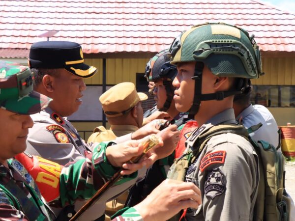 Untuk Pengamanan Natal 2024 dan Tahun baru 2025, Polres Puncak Polda Papua Melaksanakan Apel Gelar Pasukan Operasi Lilin Cartenz 2024