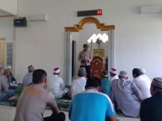 Polsek Muara Tami Polda Papua Sambangi Jemaah Masjid Miftahul Amal