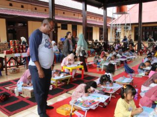 Polres Jayapura Polda Papua dan Alumni 97 SMA N 1 Sentani Gelar Lomba Mewarnai untuk Anak-Anak Sekabupaten dan Kota Jayapura