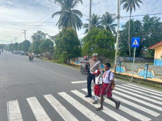 Sat Lantas Polres Sarmi Polda Papua Laksanakan Giat Strong Point di SMPN 1 Sarmi