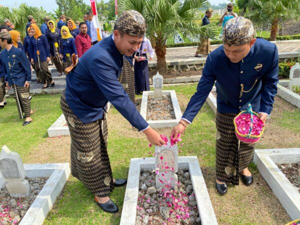 Kapolresta Cilacap Hadiri Ziarah Makam Pahlawan dalam Rangka HUT ke-169 Kabupaten Cilacap
