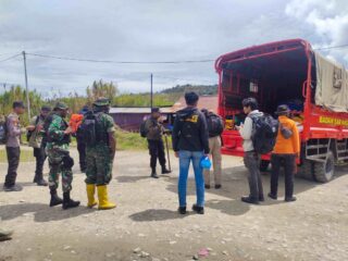 35 Personil Gabungan Polres Pegaf, Basarnas, TNI Diterjunkan Lakukan Pencarian Korban & Evakuasi Pasca Banjir Bandang di kampung Jim (Meyes) Distrik Catubouw Kabupaten Pegaf