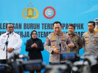 Kapolri Lepas 700 Buruh Terdampak PHK Untuk Kembali Bekerja, Wujud Kolaborasi Selesaikan Permasalahan Industrial
