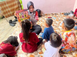 Operasi Rasaka Cartenz Berikan Ilmu Pengetahuan Melalui Edukasi Kepada Anak-Anak