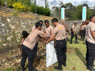 Sambut Hari Bhayangkara Ke-79, Polres Tolikara Polda Papua Gelar Bakti Sosial Di 3 Lokasi Tempat Ibadah