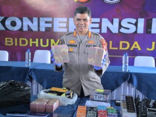 Bersama Forkopimda, Kapolda Jabar Perlihatkan Lokasi Judi Kasino Berkedok Tempat Futsal dan Biliard di Bandung