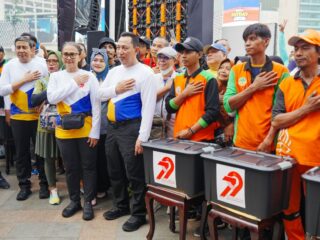 Kapolri Hadiri CFD Hari Bhayangkara 'Polri untuk Masyarakat', Disambut Antusias Warga