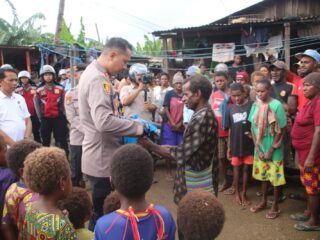 Dalam Rangka Hari Bhayangkara Ke-79, Kapolres Merauke Pimpin "Patroli Kasih"