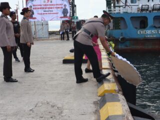 Tabur Bunga di Dermaga, Polres Sarmi Kenang Jasa Pahlawan di Hari Bhayangkara ke-79