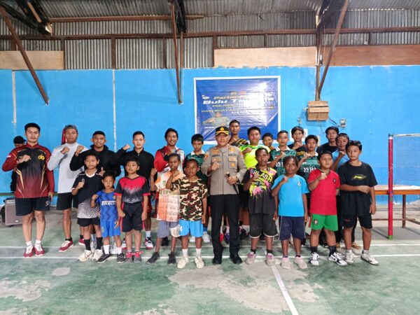 Kapolres Tolikara Buka Turnamen Badminton dalam Rangka Hari Bhayangkara ke-79