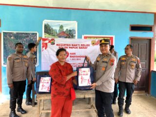 Biro SDM Polda Papua Barat Gelar Bakti Religi di Kampung Cunggrek Sambut Hari Bhayangkara ke-79