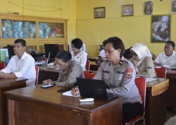 Polda Papua Laksanakan Pengawasan Dana BOS di 3 Sekolah Kabupaten Merauke, Papua Selatan