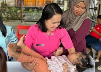 Bhayangkari Cabang Tolikara Gelar Posyandu Kemala Bersama Puskesmas Karubaga