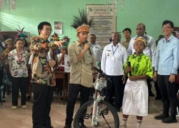 Wapres Gibran Hadiahi Sepeda untuk Siswa Manokwari Berbakat dalam Berhitung Cepat Metode “Gasing”