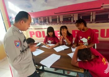 Polres Pegunungan Bintang Ajar Anak Membaca Dan Menulis Lewat Program Si-Ipar