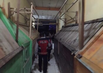 Samapta Polres Sarmi Gelar Patroli Malam, Pastikan Keamanan di Pasar Sentral Mararena