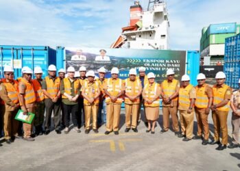 Gubernur Fakhiri Lepas Ekspor Kayu ke China: Papua Naik Kelas dalam Industri Olahan