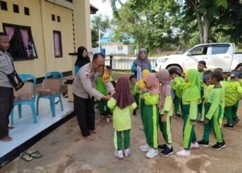Kapolsek Jagebob Bersama Anggota Laksanakan Program Polisi Sahabat Anak