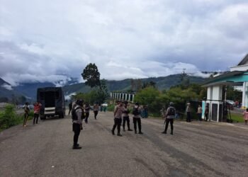 Polres Tolikara Gelar Patroli dan Pengamanan Ibadah Natal di Gereja Ebenheizer Karubaga