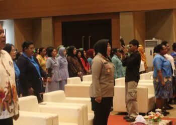 Polres Merauke Hadiri Talk Show dan Fashion Show dalam Rangka Hari Ibu ke-97 Tahun 2025
