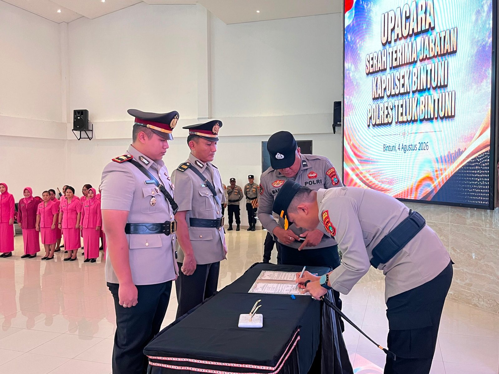 Polres Teluk Bintuni Gelar Sertijab Kapolsek Bintuni, Kapolres Tekankan Profesionalisme dan Penguatan Sinergitas