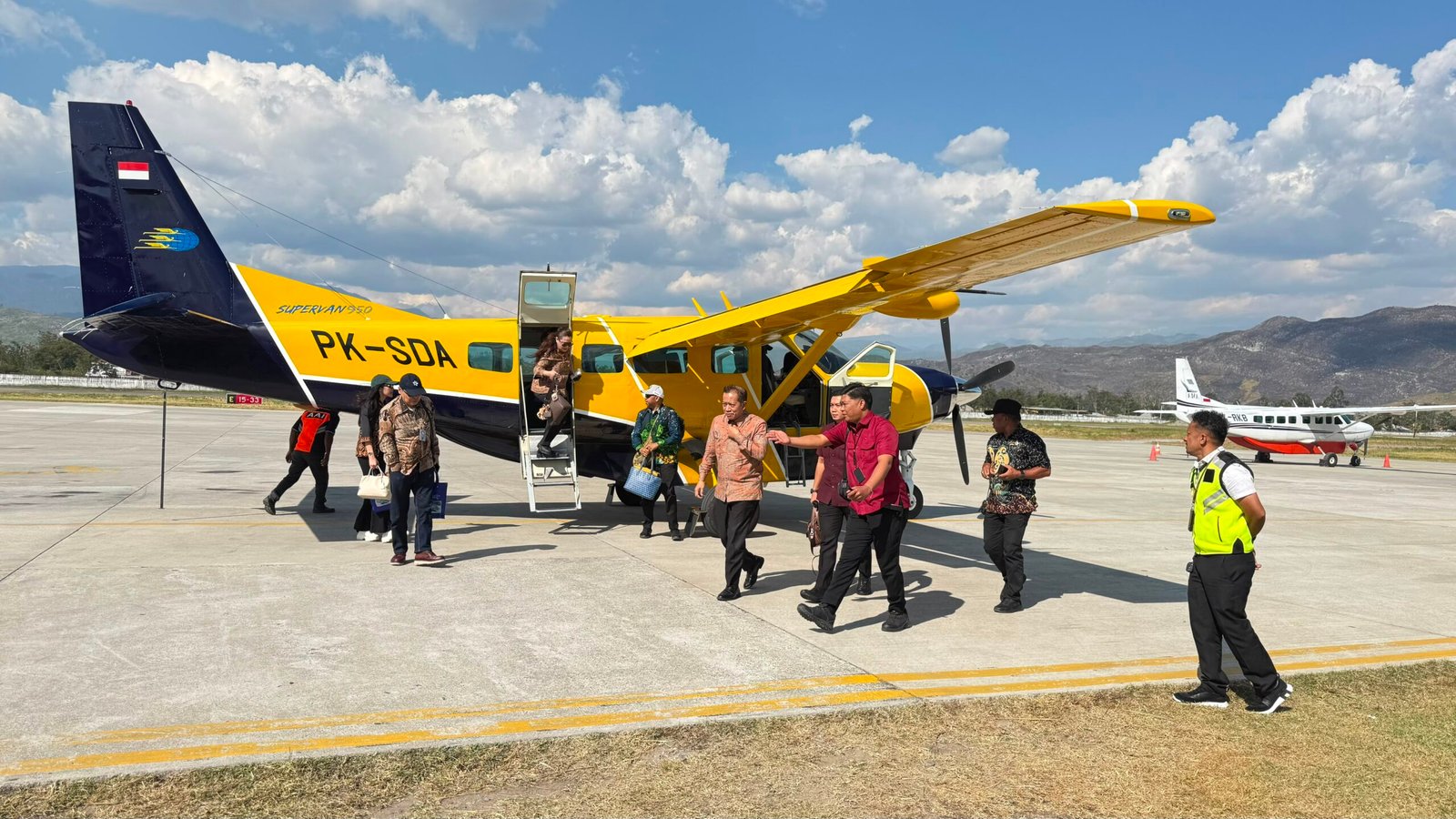 Menteri Koperasi RI Tiba di Wamena, Kunjungan Kerja Berlangsung Aman dan Lancar