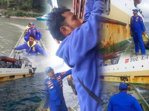 Tertinggal KM Sabuk Nusantara, Warga Disusul Polairud Polres Fakfak Pakai Longboat