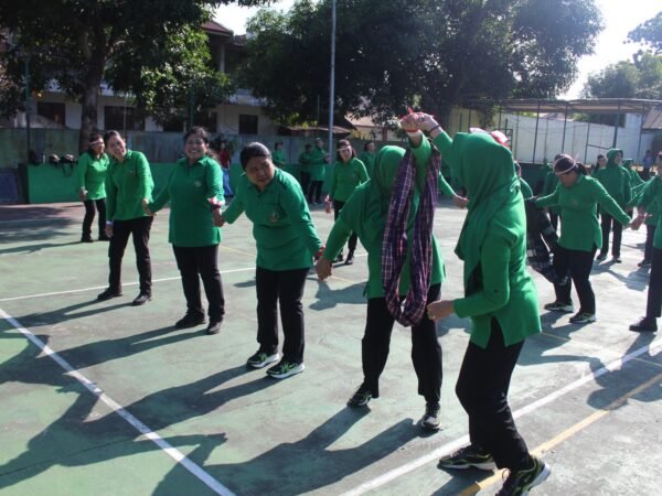 Jaga Kebugaran, Pererat Kekompakan dan Peduli Kesehatan, Persit KCK Kodim 1310/Bitung Gelar Olahraga Bersama, Lomba, serta Pemeriksaan Kesehatan Gratis, Semarakan HUT ke-81 RI