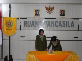 Perkuat Organisasi Persit di Lingkungan Koorcab Rem 131 PD XIII/Merdeka, Ny. Meryah Dewa Made Terima Tugas dan Tanggung Jawab Jabatan Ketua Persit KCK Cabang LXII Dim 1310/Bitung