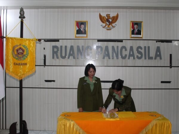Perkuat Organisasi Persit di Lingkungan Koorcab Rem 131 PD XIII/Merdeka, Ny. Meryah Dewa Made Terima Tugas dan Tanggung Jawab Jabatan Ketua Persit KCK Cabang LXII Dim 1310/Bitung