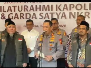 Kapolri Hadiri Silaturahmi Akbar 6.500 Eks Anggota JI di Solo, Teguhkan Komitmen Kembali ke NKRI Kapolri Hadiri Silaturahmi Akbar 6.500 Eks Anggota JI di Solo, Teguhkan Komitmen Kembali ke NKRI