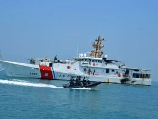 Latihan Pengenalan Alat Penyelamatan Kapal Perkuat Kemampuan TNI dan Unsur Maritim AS