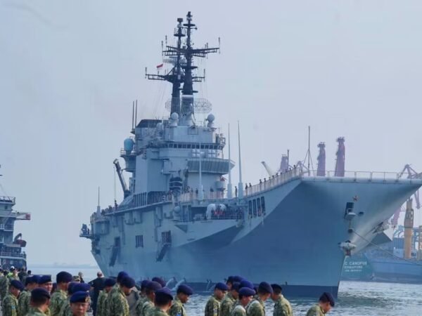 Wakil Panglima TNI Dampingj Menhan Sambut Kedatangan ITS Giuseppe Garibaldi