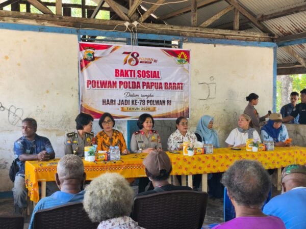 Bakti Sosial Hari Jadi Polwan ke-78, Polda Papua Barat Salurkan 200 Paket Sembako kepada Warga Kampung Aipiri Susweni