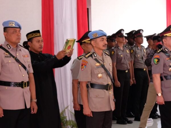 Kapolda Papua Barat Pimpin Sertijab Kabid Dokkes dan Penyerahan Jabatan Kabid Propam