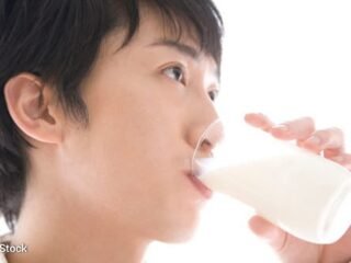 Minum Susu Pagi vs Malam, Mana yang Lebih Sehat? Minum Susu Pagi vs Malam, Mana yang Lebih Sehat?