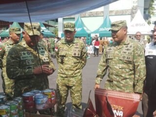 Bantu Warga Penuhi Kebutuhan Pokok dengan Harga Terjangkau, Kodim 1310/Bitung Ikut Berptartisipasi dalam Kegiatan Bazar Murah Peringati HUT ke-81 TNI