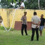 Di Tengah Kekeringan, Polres Fakfak Hadir Bawa 13.200 Liter Air Bersih untuk Gereja dan Pesantren