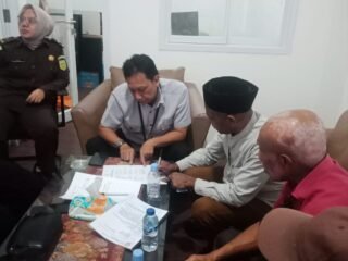 Ustadz Ismail Asso serta Beberapa Tokoh Adat Papua tak Puas Lapor ke KPK dan Presiden, Datangi Kejagung Minta Gubernur John Tabo dan ketua MRP Agus Nikilik Diperiksa Ustadz Ismail Asso serta Beberapa Tokoh Adat Papua tak Puas Lapor ke KPK dan Presiden, Datangi Kejagung Minta Gubernur John Tabo dan ketua MRP Agus Nikilik Diperiksa