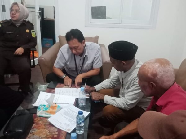 Ustadz Ismail Asso serta Beberapa Tokoh Adat Papua tak Puas Lapor ke KPK dan Presiden, Datangi Kejagung Minta Gubernur John Tabo dan ketua MRP Agus Nikilik Diperiksa