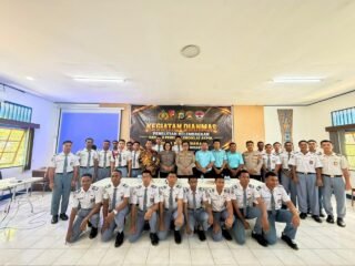 Biro SDM Polda Papua Barat Dampingi Tim Peneliti Lemdiklat Polri (Akpol) Gelar Dianmas di SMA Taruna Kasuari Nusantara Biro SDM Polda Papua Barat Dampingi Tim Peneliti Lemdiklat Polri (Akpol) Gelar Dianmas di SMA Taruna Kasuari Nusantara