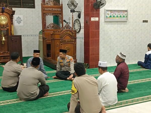 Subuh Keliling Di Bintuni! Kapolres Ajak Warga Jaga Kamtibmas dan Perkuat Kerukunan