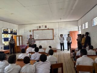 Polres Lanny Jaya Gelar Polisi Peduli Sekolah, Wakapolres Edukasi Pelajar Tentang Bahaya Berita Hoaks