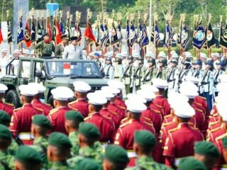 Penuh Khidmat, Panglima TNI Dampingi Presiden Prabowo Pimpin Upacara HUT ke-81 TNI Tahun 2026