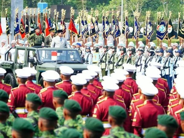 Penuh Khidmat, Panglima TNI Dampingi Presiden Prabowo Pimpin Upacara HUT ke-81 TNI Tahun 2026